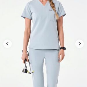 Catarina One-Pocket Scrub Jogger Set™